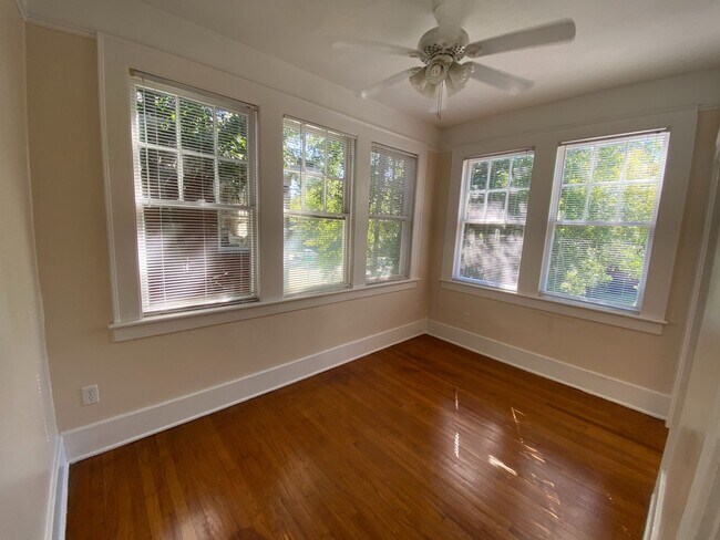Building Photo - 542 E 49th St