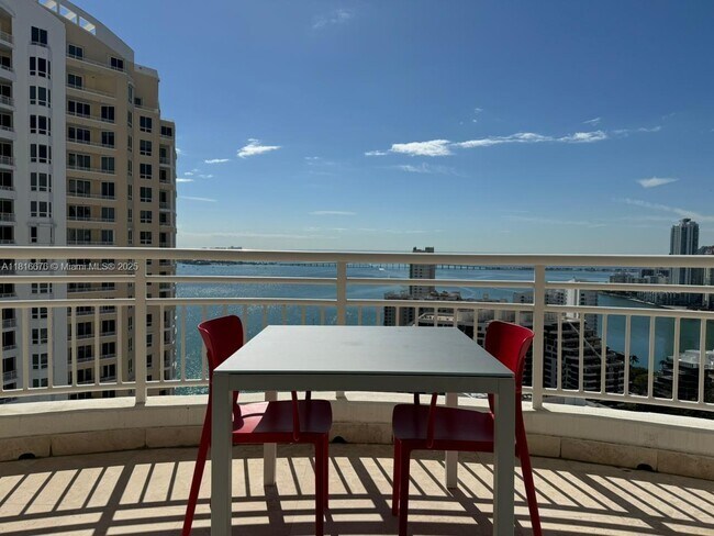 Building Photo - 848 Brickell Key Dr