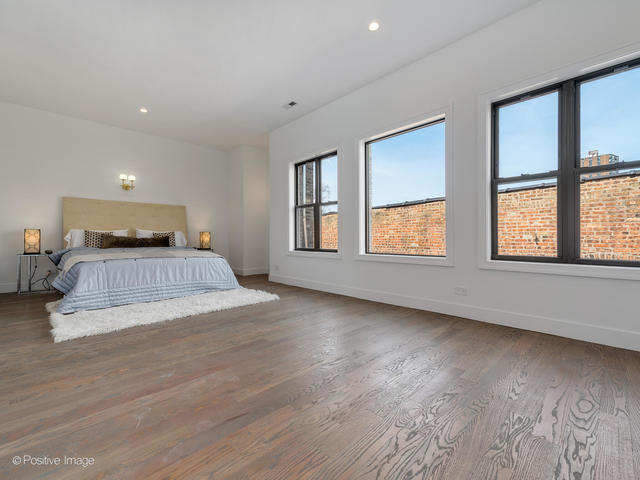 Building Photo - 4840 S Dorchester Ave