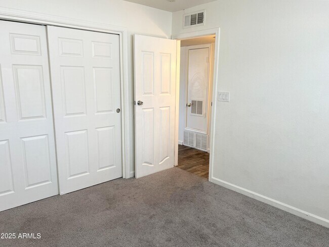 Building Photo - 2443 E Marmora St