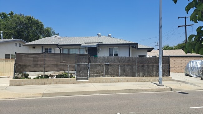 Building Photo - 1221 W Mission Rd