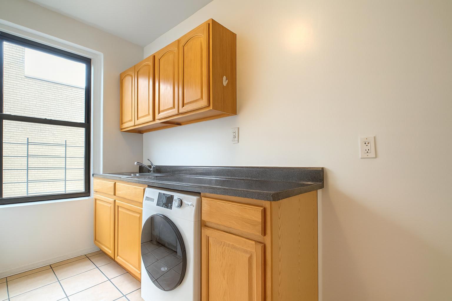 Building Photo - 150 Haven Ave