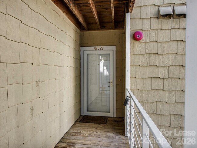 Building Photo - 18521 Harborside Dr