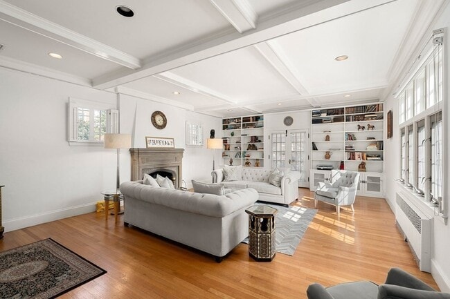 Building Photo - 487 Ward St