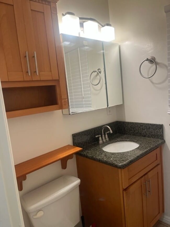 Building Photo - Beautiful One bedroom in gated complex one block from Ocean In Long Beach