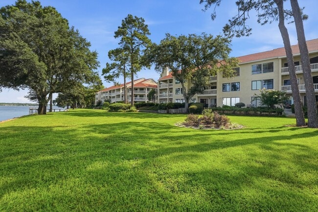 Building Photo - Waterfront Condo in Bluewater Bay!