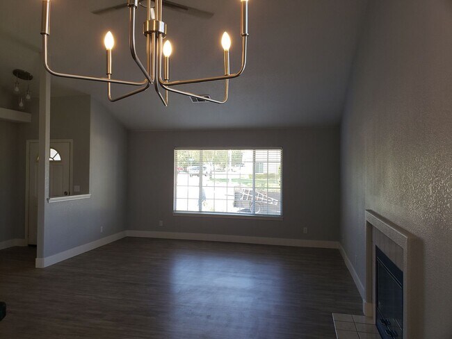 Building Photo - 586 Springer Dr