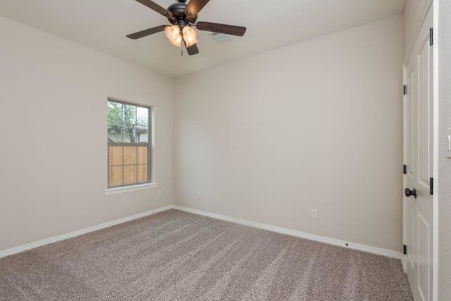 Building Photo - 402 Live Oak St