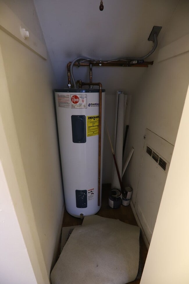 Building Photo - 257 Canby St