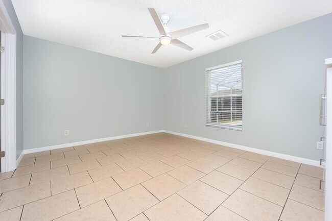 Building Photo - 2544 SW Deckard St