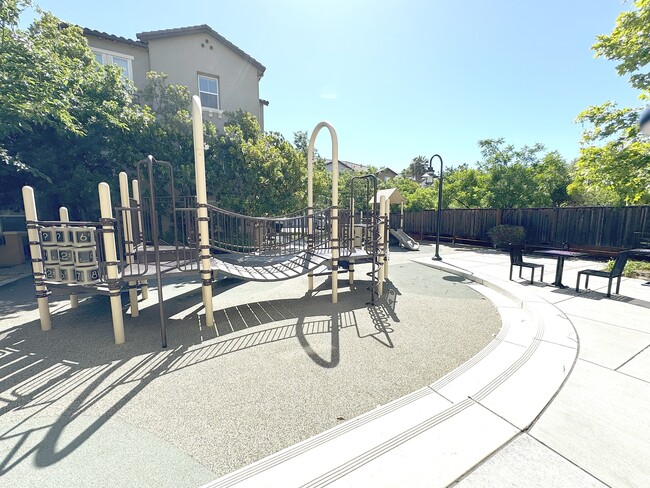 Building Photo - 660 Cedarville Ln