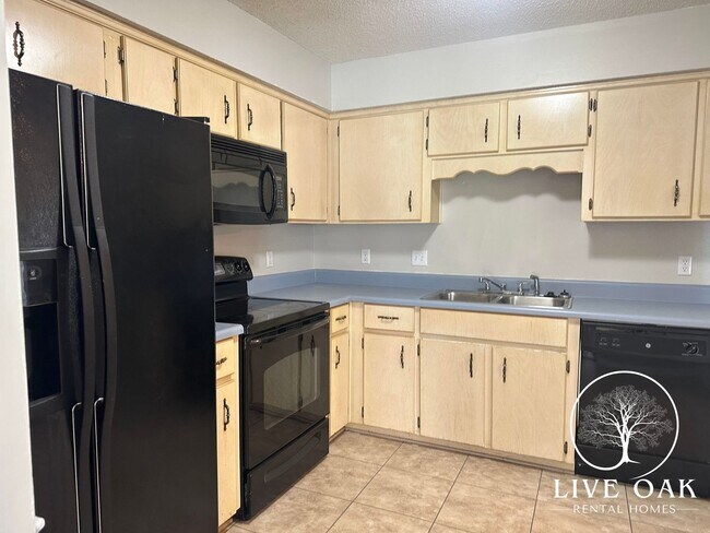 Building Photo - ENJOY A $500 MOVE-IN CREDIT WHEN YOU LEASE TODAY!**