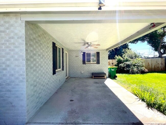 Building Photo - Amazing Littleton Bungalow