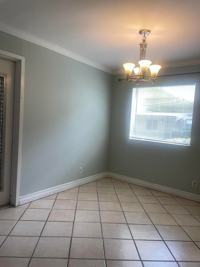 Building Photo - 640 Monaco Ct