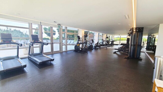 Building Photo - 3100 N Ocean Dr