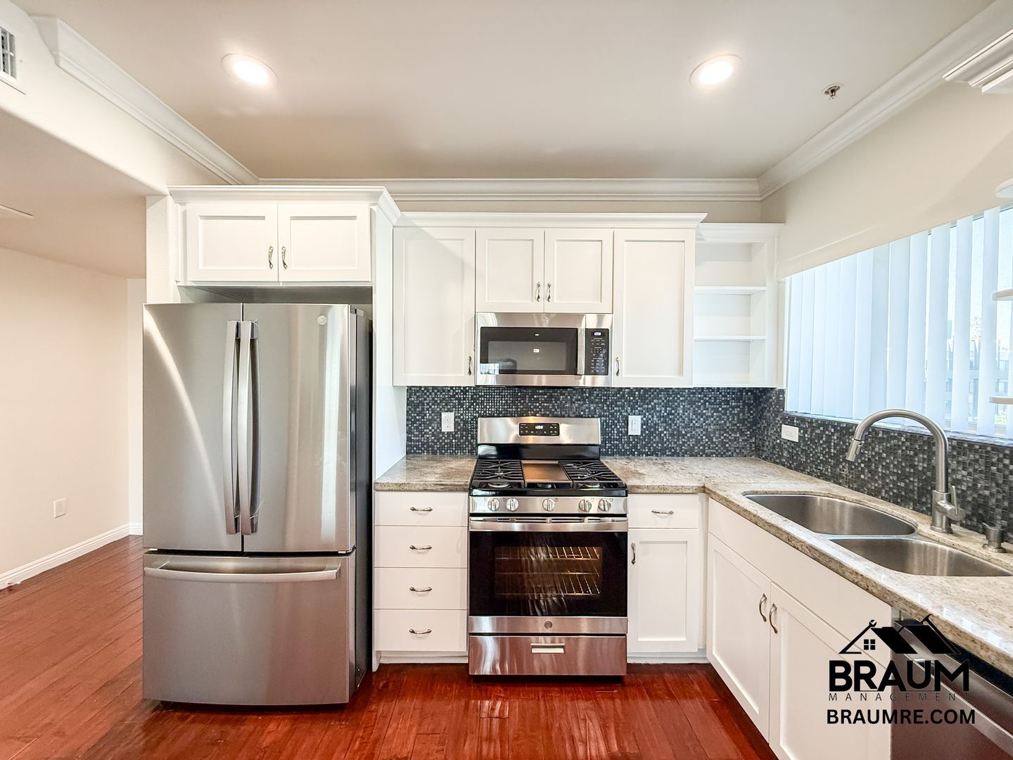 Building Photo - 332 S Virgil Ave