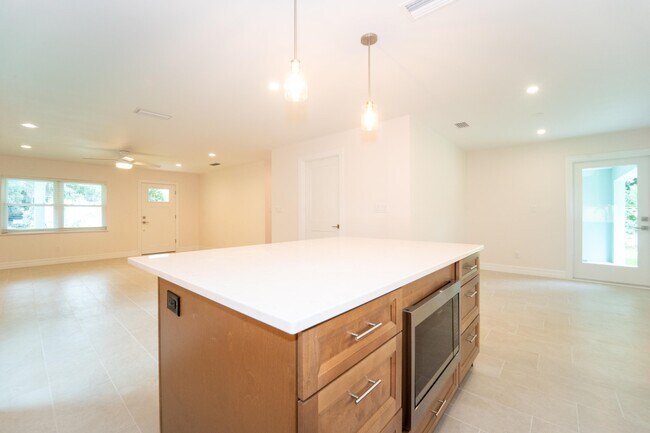 Building Photo - 22 1/2 Fancher Ct