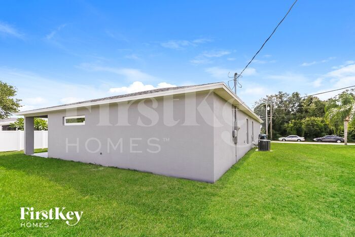 Building Photo - 1742 SW Cremona St