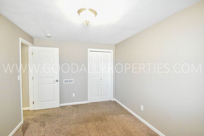 Building Photo - 1255 SE Waddell Way