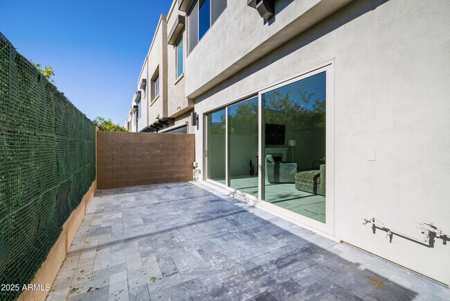 Building Photo - 7349 E Vista Bonita Dr