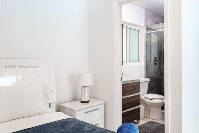 Building Photo - 2555 NE 202nd St