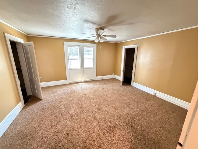 Building Photo - Large 5-6 Bedroom 2 Bath country home
