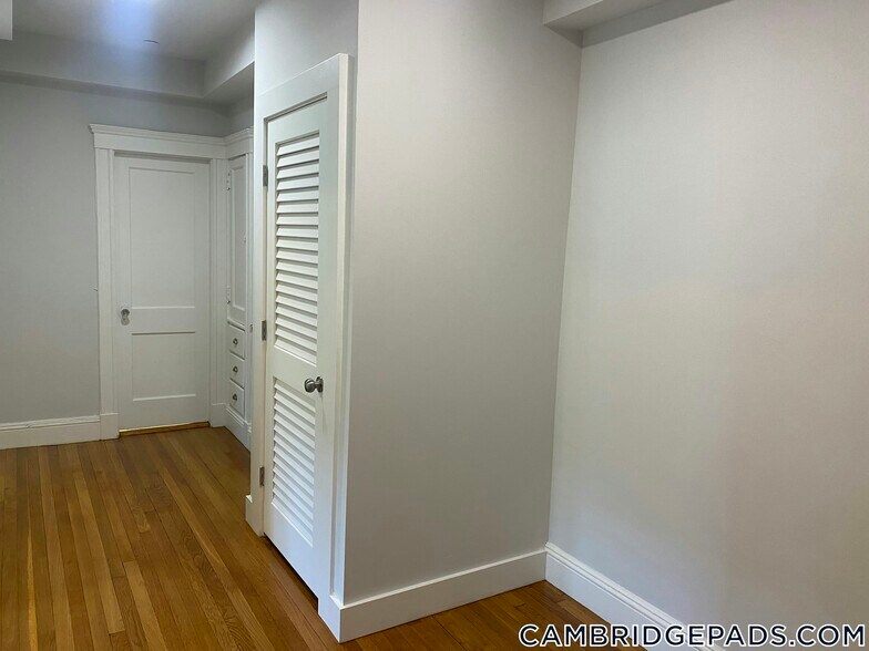 Building Photo - 19A Forest St