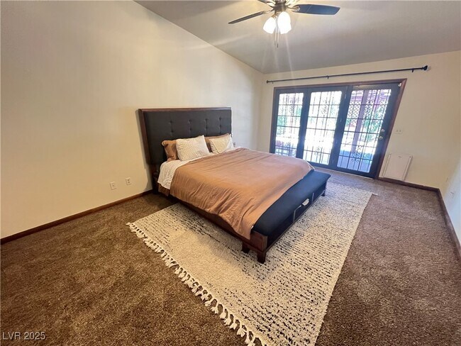 Building Photo - 5242 Dickens Dr