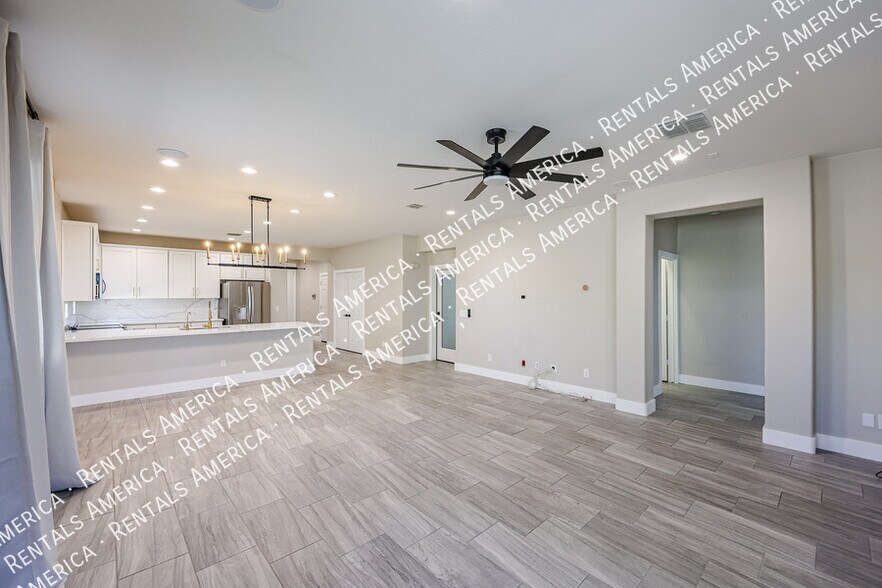 Building Photo - 7855 W Rock Springs Dr