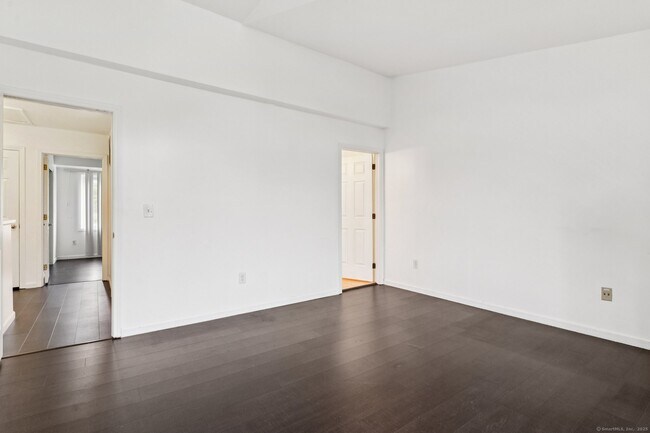 Building Photo - 16 Byington Pl