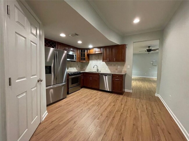 Building Photo - 2871 Royston Dr