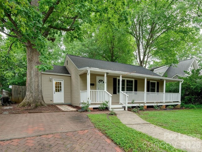 Building Photo - 2329 Kingsbury Dr