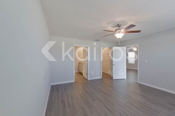 Building Photo - 8533 SW 43rd Ter