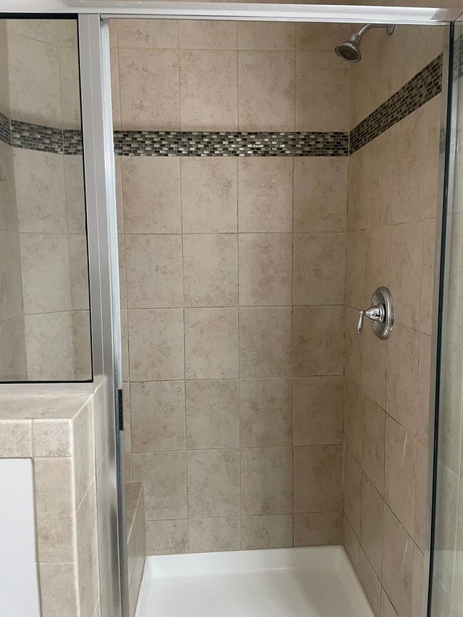 Building Photo - 2 bed/1 bath in Southeast Redmond