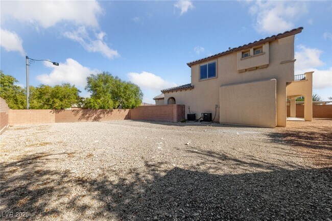 Building Photo - 10247 Blue Water Peak Ave