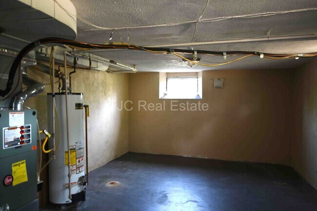 Building Photo - Central Park Home For Rent!