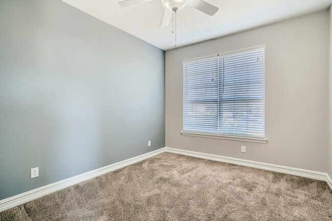 Building Photo - 3404 Glendale Ln