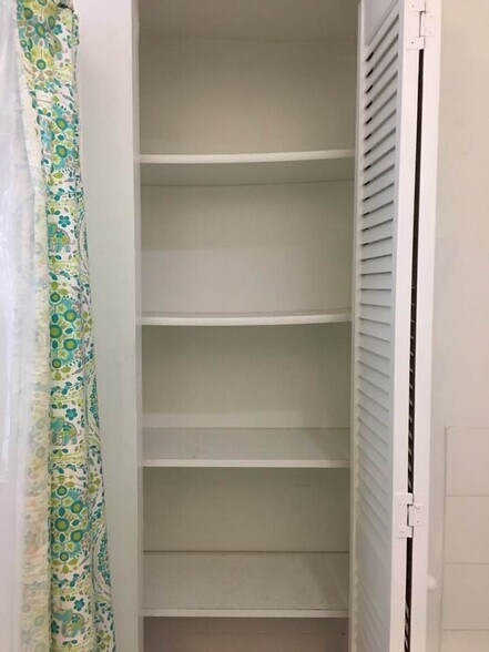 Linen Closet - 2106 W Fletcher St