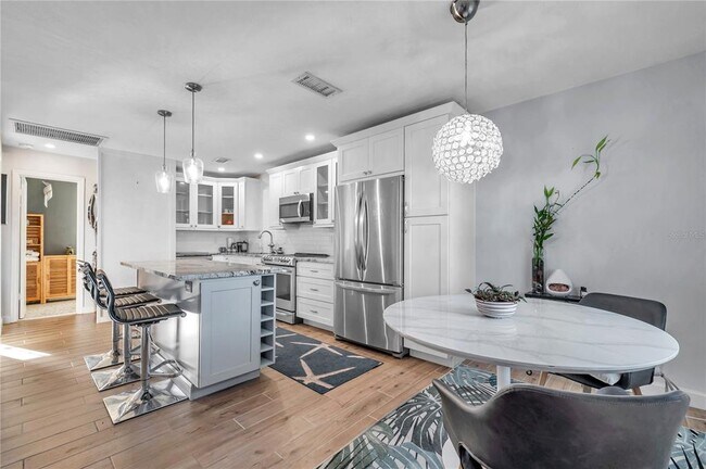 Building Photo - 4728 Beach Dr SE