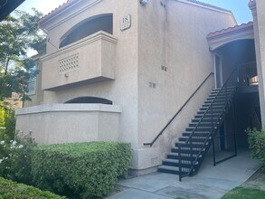 Building Photo - Beautiful Condominium in Gated Community i...