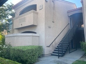 Building Photo - Beautiful Condominium in Gated Community in Canyon Crest!