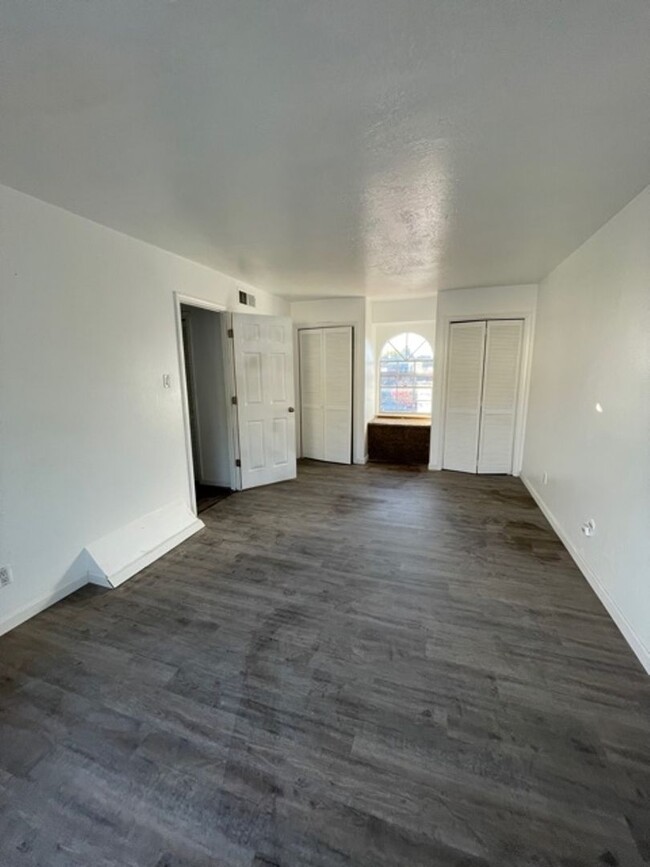 Building Photo - 812 Ortiz Dr SE