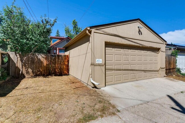 Building Photo - Craftsman-style bungalow in Sunnyside FOR ...