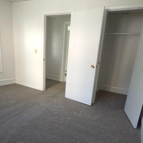 Building Photo - 19-21-21 Mcdougall Ave