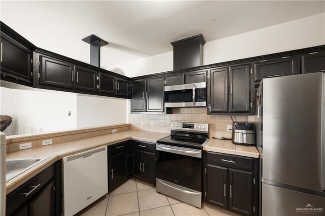 Building Photo - 2401 Wisteria Ave