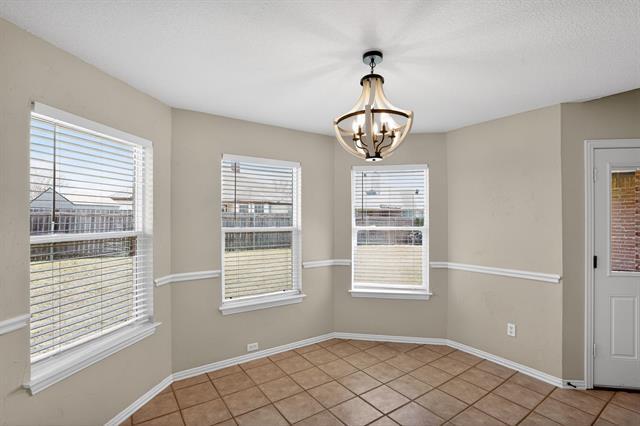 Building Photo - 402 Taos Ct E