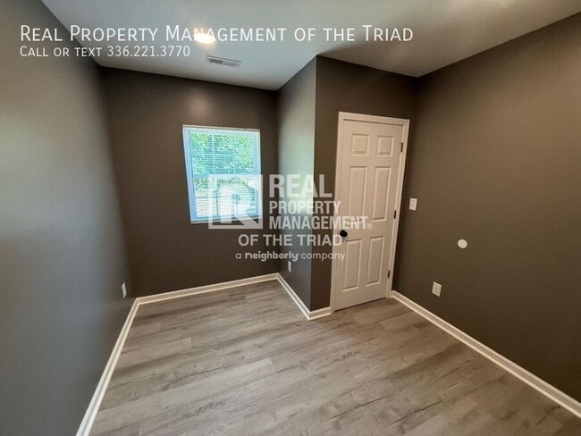 Building Photo - 617 Ross Ave