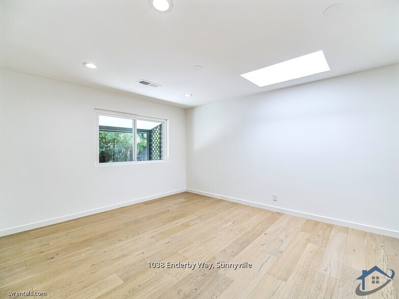 Building Photo - 1038 Enderby Way