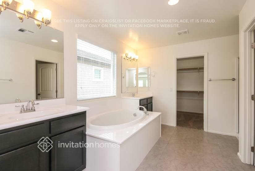 Building Photo - 1270 E Palomino Way