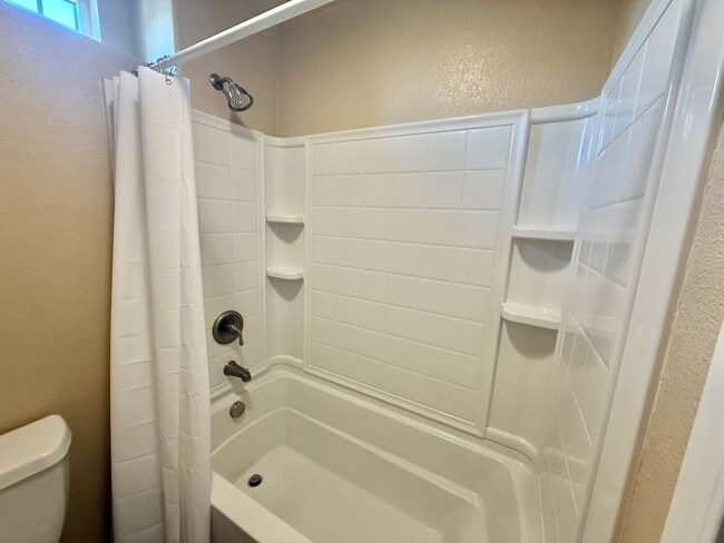 Building Photo - Charming 4 Bedroom Home in Springlake